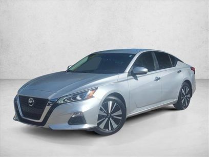Used 2022 Nissan Altima 2.5 SV