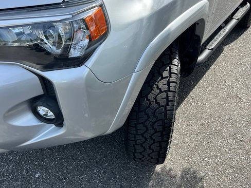 Used 2022 Toyota 4Runner SR5 AWD/4WD image 3