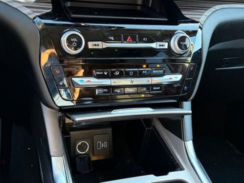 Used 2023 Ford Explorer Limited w/ Equipment Group 301A image 23