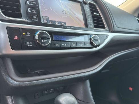 Used 2018 Toyota Highlander Limited image 25