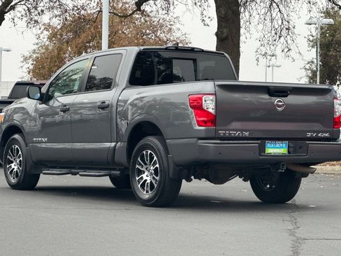 Used 2022 Nissan Titan SV w/ Accessory Utility Package image 5