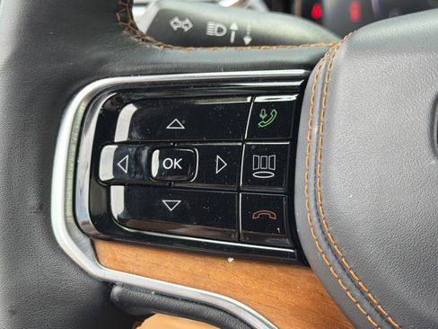 Used 2025 Jeep Grand Wagoneer Series III w/ Rear Seat Video Group 1 AWD/4WD image 33