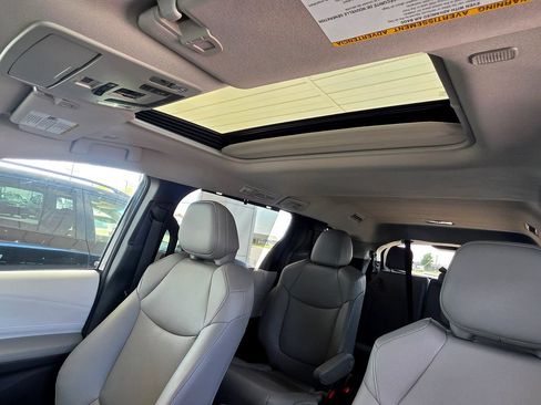 Used 2026 Toyota Sienna XLE FWD image 49