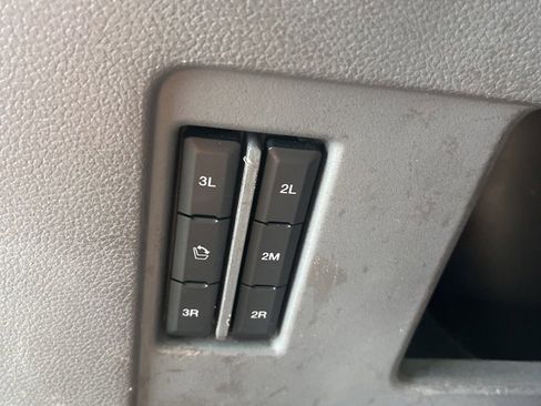 Used 2018 Ford Expedition Limited image 16