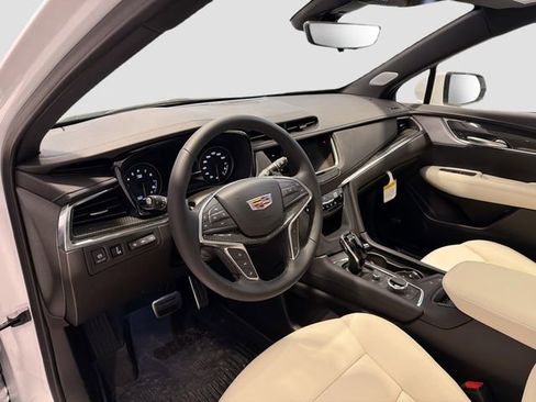 New 2025 Cadillac XT5 Sportv w/ Technology Package image 9