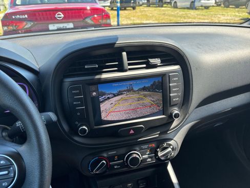 Used 2025 Kia Soul LX w/ LX Technology Package FWD image 23