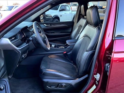 Used 2025 Jeep Grand Cherokee L Altitude image 25