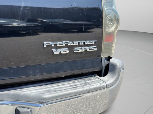 Used 2015 Toyota Tacoma PreRunner w/ SR5 Package RWD image 25
