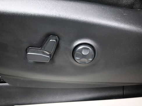 Used 2023 Chrysler Pacifica Touring-L FWD image 31