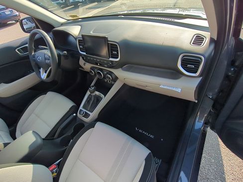 Used 2025 Hyundai Venue SEL image 28