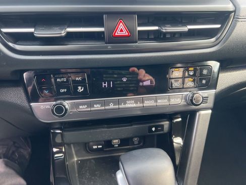 Certified 2024 Kia Seltos SX w/ SX Sunroof Package image 61