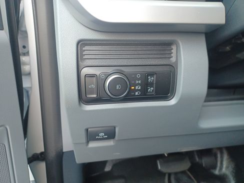 Used 2025 Ford F250 XL w/ XL Chrome Package image 22