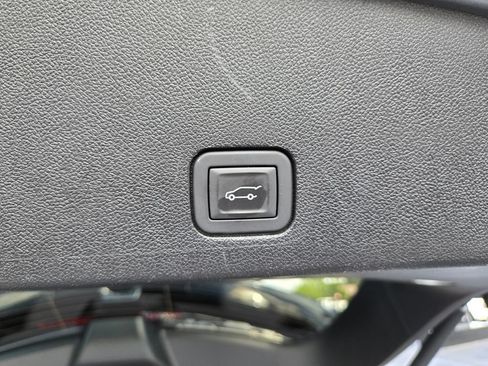 Used 2025 Cadillac XT6 Premium Luxury w/ Platinum Package AWD/4WD image 19