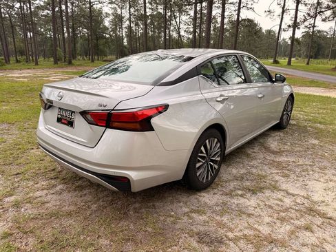 Used 2024 Nissan Altima 2.5 SV FWD image 5