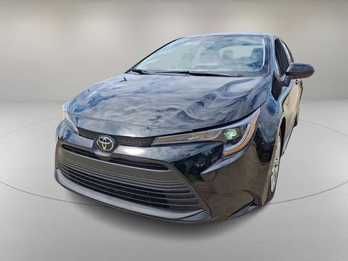 Used 2024 Toyota Corolla LE FWD image 4