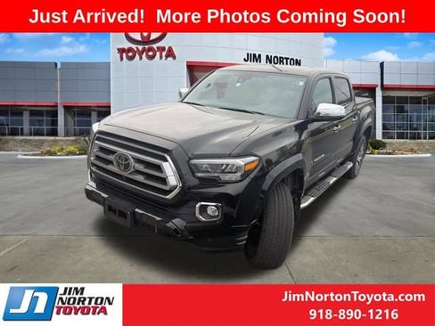 Used 2023 Toyota Tacoma Limited RWD image 3