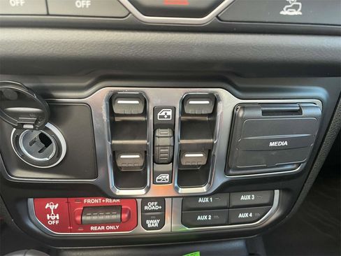 New 2025 Jeep Gladiator Rubicon w/ Convenience Group image 21