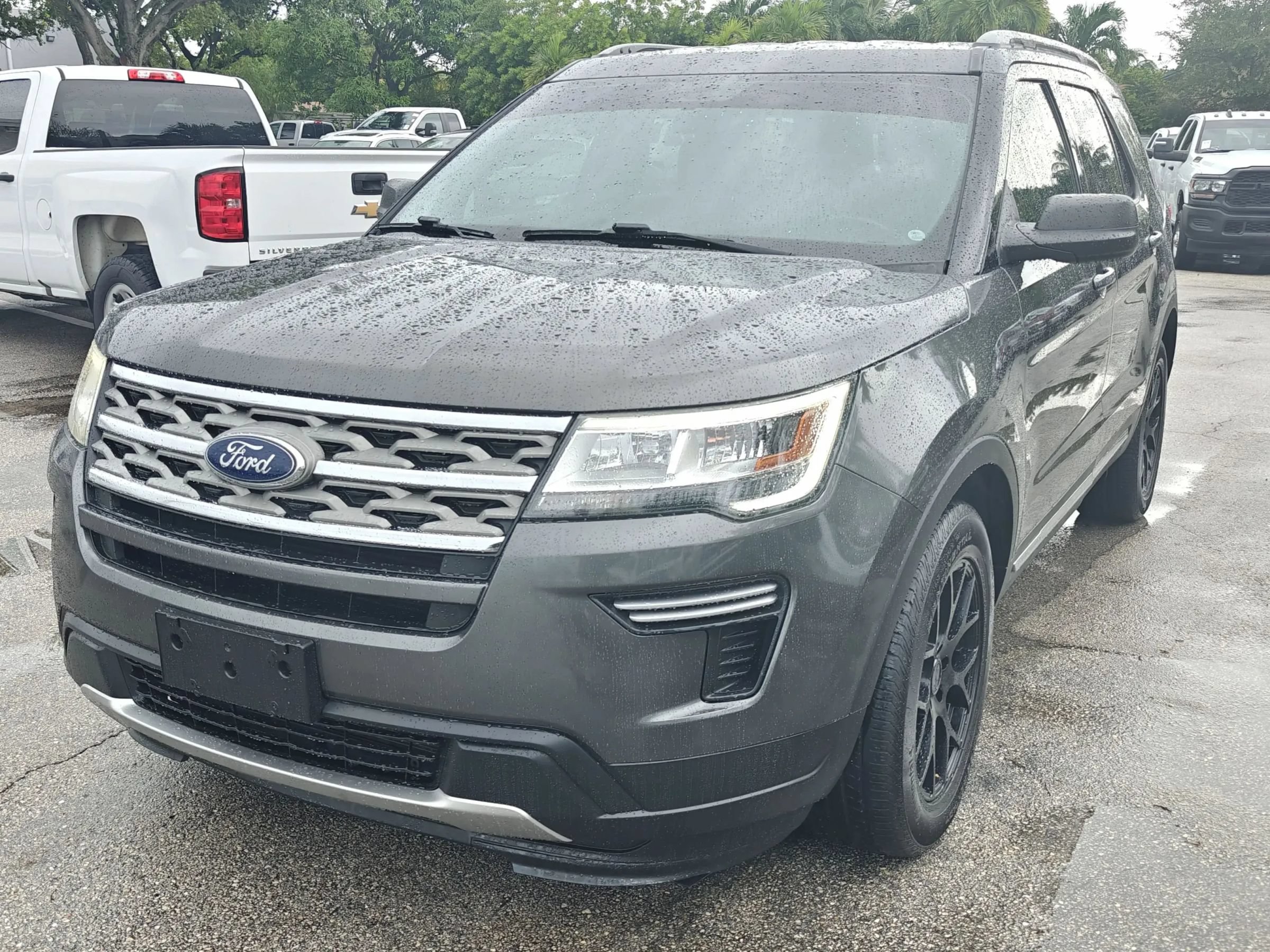 Used 2018 Ford Explorer XLT w/ Class II Trailer Tow Package FWD image 3