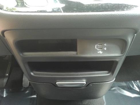 Used 2026 Chrysler Pacifica Select FWD image 47