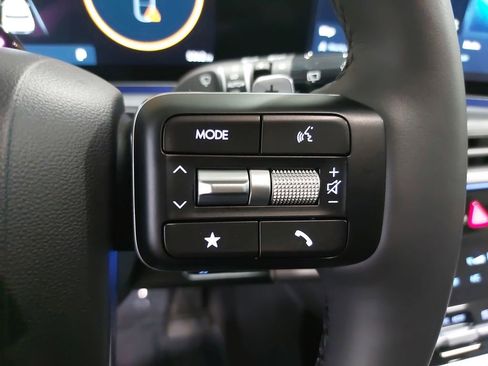 Certified 2025 Hyundai Santa Fe Limited AWD/4WD image 18