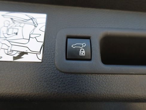 Used 2024 Toyota Sienna XLE image 22