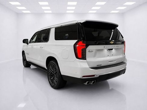 Used 2026 Chevrolet Suburban High Country AWD/4WD image 10