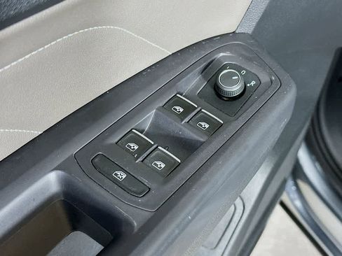 Used 2021 Volkswagen Atlas SE w/ Panoramic Sunroof Package image 29