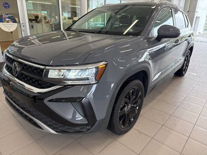 Used 2023 Volkswagen Taos SE w/ Black Wheel Package