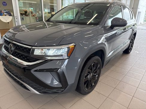 Used 2023 Volkswagen Taos SE w/ Black Wheel Package image 1