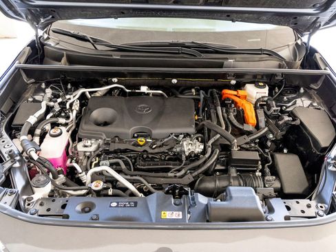 Used 2024 Toyota RAV4 SE image 31