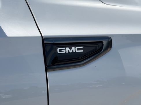 Used 2024 GMC Yukon AT4 w/ Technology Package AWD/4WD image 11