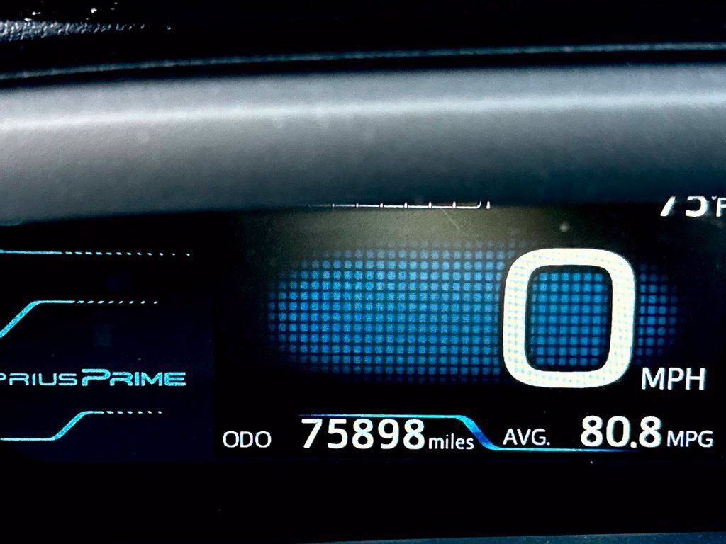 Used 2018 Toyota Prius Prime Premium w/ Preferred Accessory Package FWD image 17