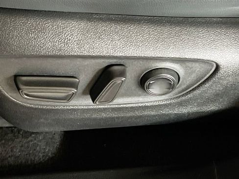 Used 2023 Toyota Highlander XSE FWD image 13