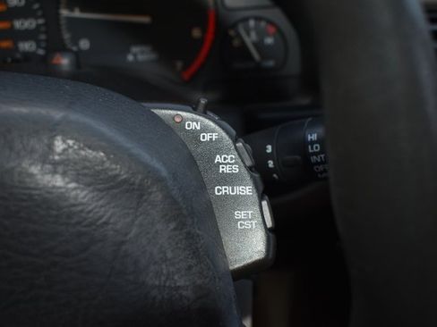 Used 1998 Saturn S-Series SC1 image 18