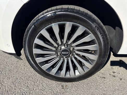 Used 2019 Lincoln Navigator Reserve image 9