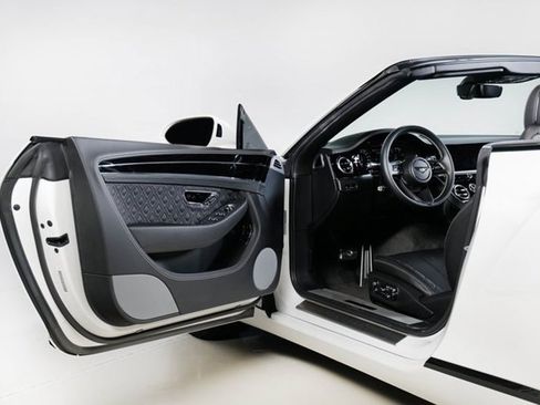 Used 2021 Bentley Continental GT V8 image 10
