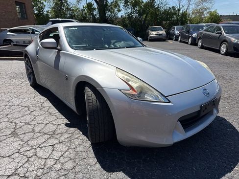 Used 2011 Nissan 370Z Coupe RWD image 9