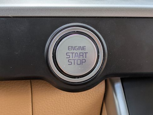 Certified 2024 Kia Carnival LX FWD image 27