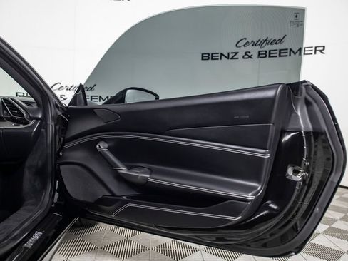 Used 2017 Ferrari 488 GTB RWD image 32
