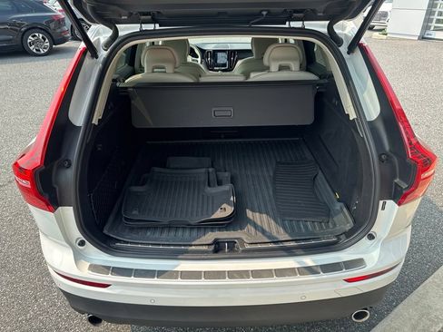 Used 2019 Volvo XC60 T6 Momentum w/ Multimedia Package AWD/4WD image 23