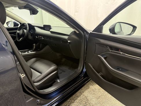 Used 2021 MAZDA MAZDA3 s image 22
