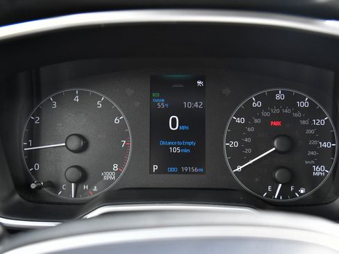 Used 2024 Toyota Corolla SE w/ SE Package image 32