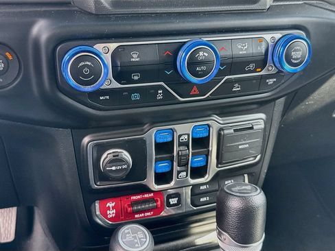 Used 2023 Jeep Wrangler Unlimited Rubicon 4xe AWD/4WD image 17