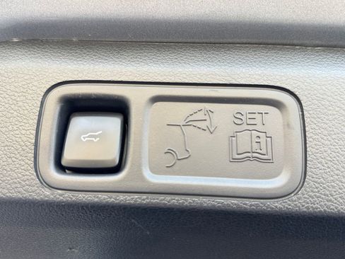 Used 2024 Ford Expedition Limited AWD/4WD image 36
