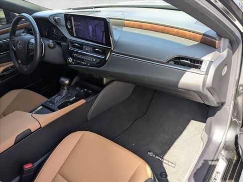 Used 2025 Lexus ES 300h w/ Premium Package FWD image 18