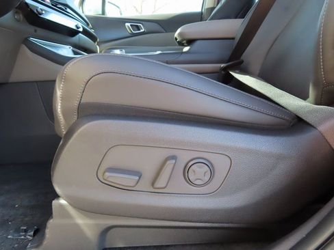 New 2026 Kia Carnival EX FWD image 9