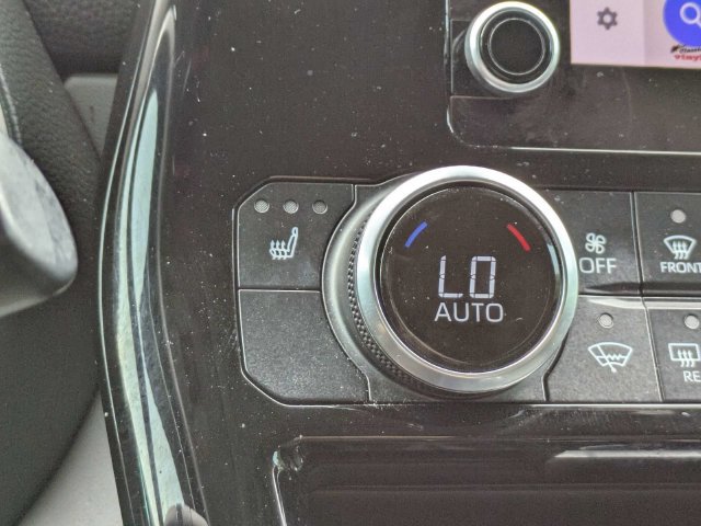Used 2023 Toyota Highlander XLE FWD image 26