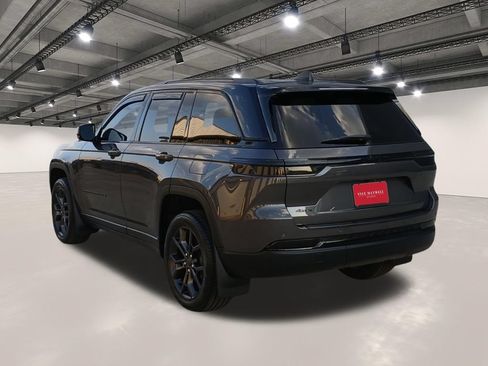 Used 2025 Jeep Grand Cherokee Limited w/ Trailer Tow Package AWD/4WD image 14