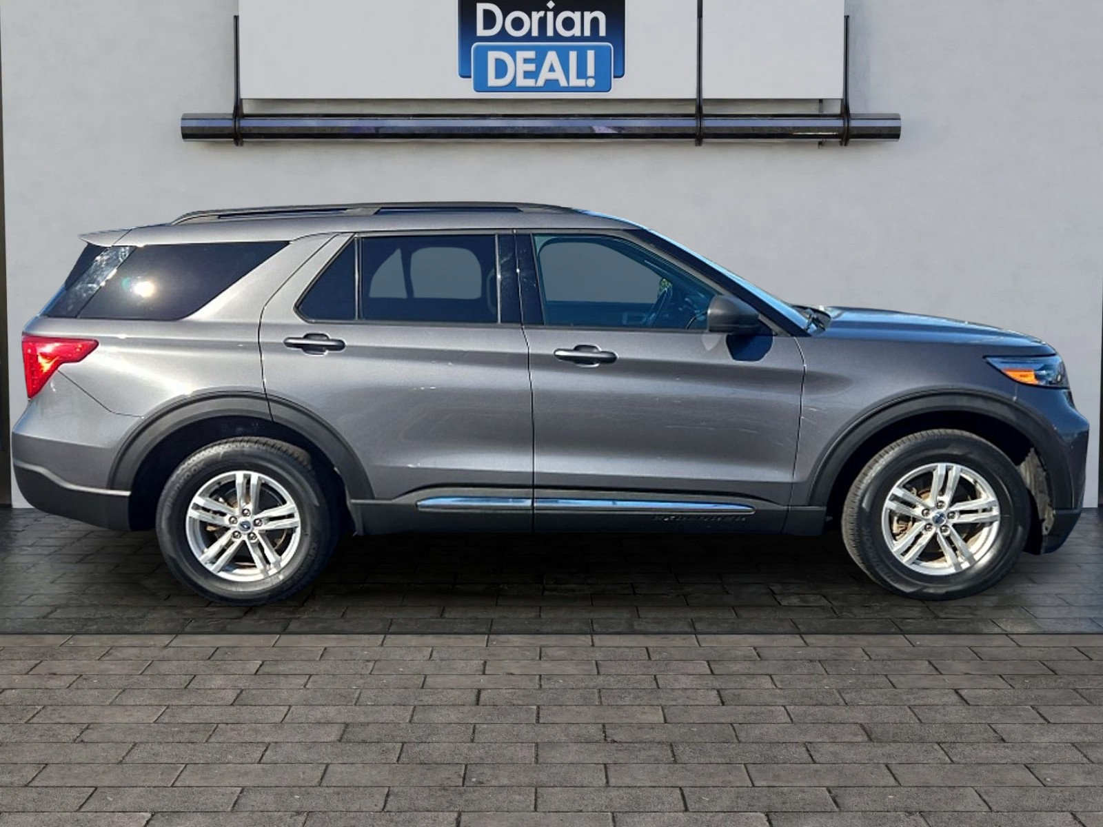 Certified 2022 Ford Explorer XLT AWD/4WD image 2