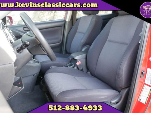 Used 2006 Pontiac Vibe Sport Wagon 4D w/ Preferred Package image 12